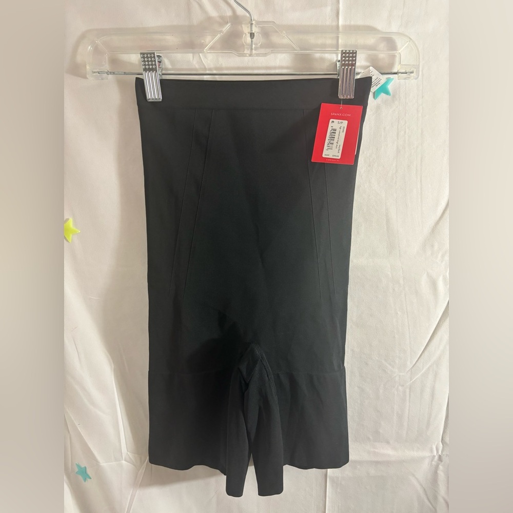SPANX NWT Oncore Sculp High Waist Mid Thigh Shorts‎ Shapewear Size S